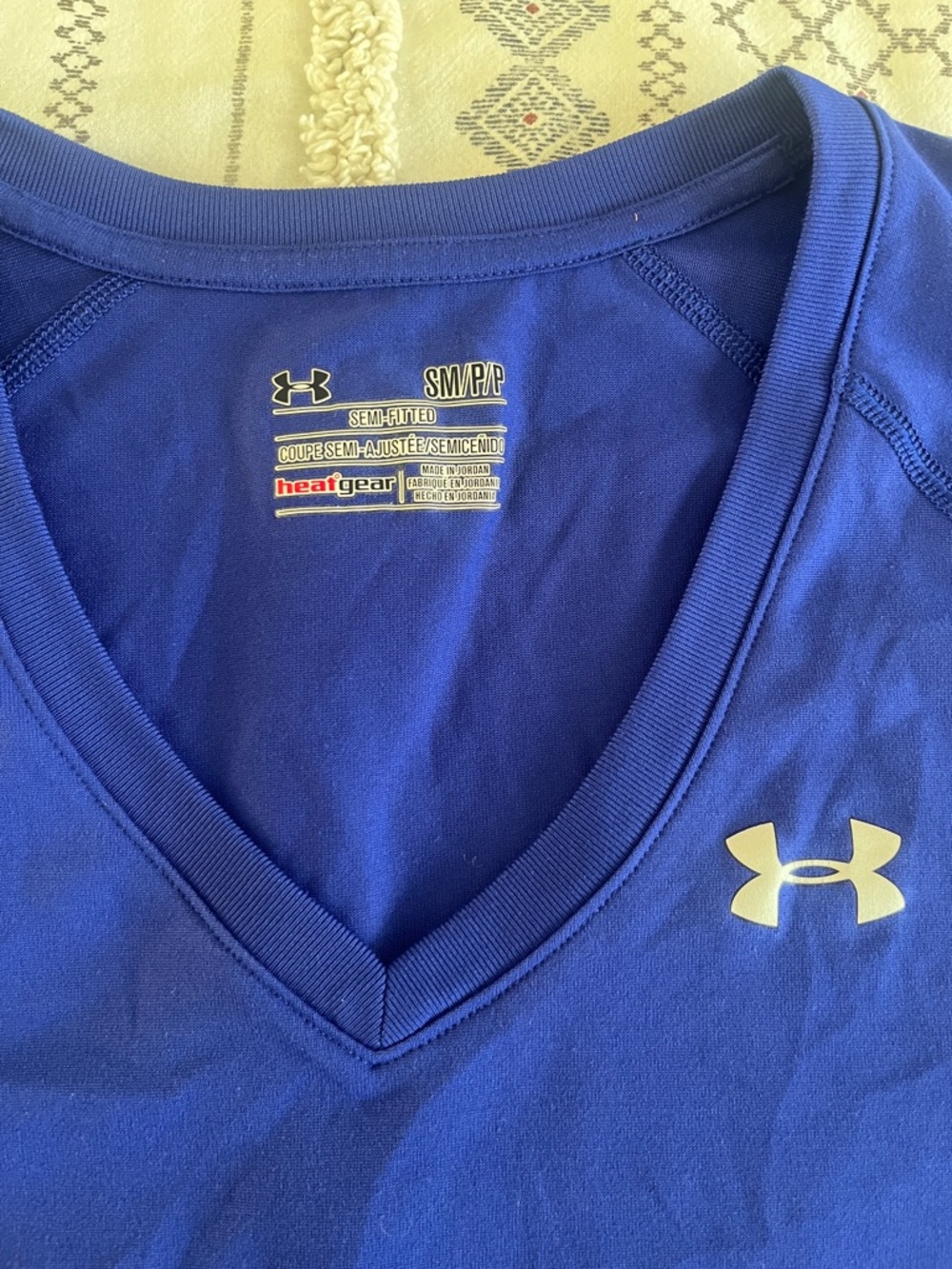 Under Armour Women's Heat-Tech Royal Blue V-Neck Long Sleeve Top- Size S/M - Picture 2 of 8